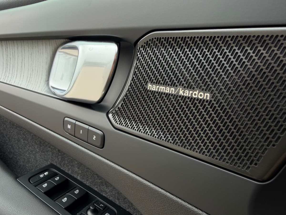 2026 Volvo XC40 - Image 16