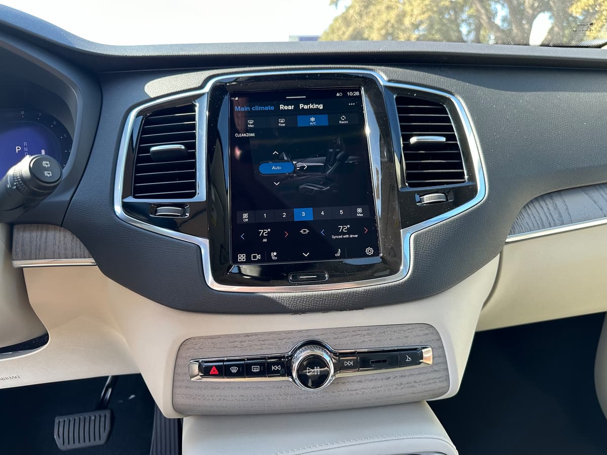 2025 Volvo XC90 - Image 11