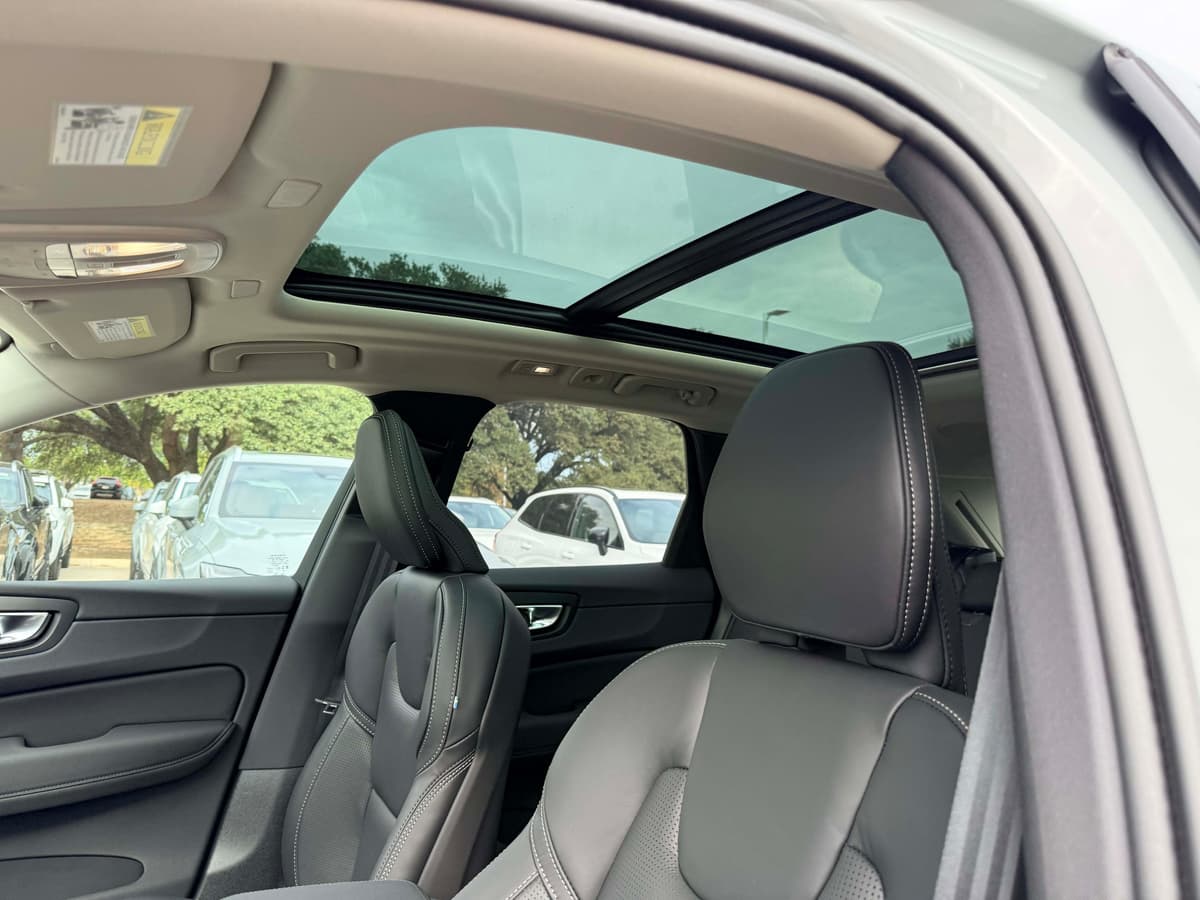 2026 Volvo XC60 - Image 14