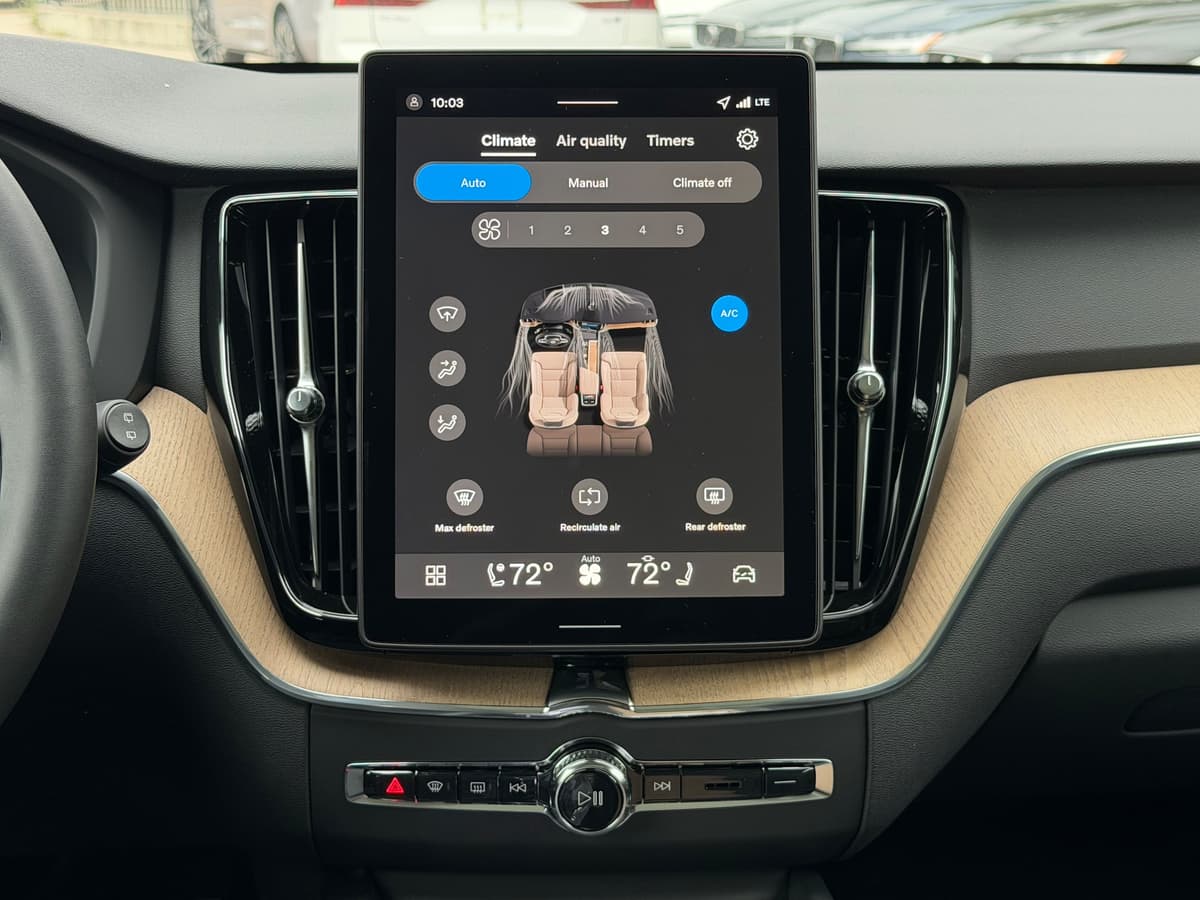 2026 Volvo XC60 - Image 12