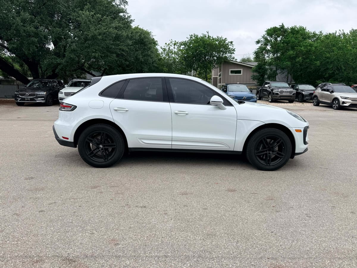 2023 Porsche Macan - Image 5