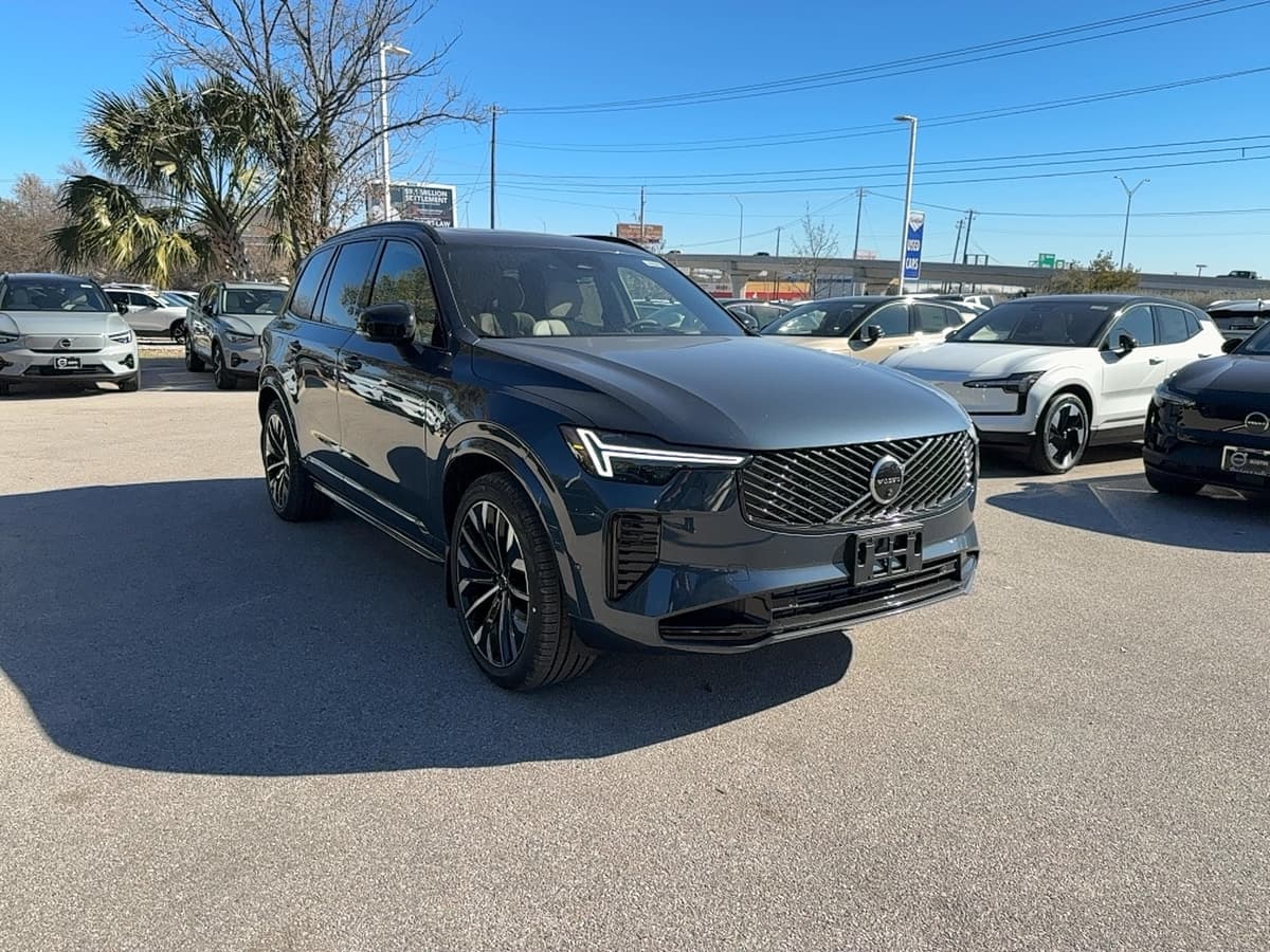 2026 Volvo XC90 plug-in hybrid - Image 7