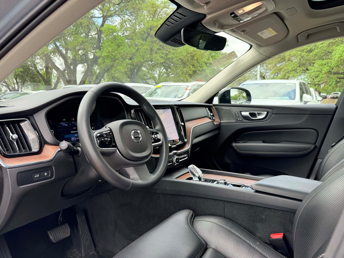 2024 Volvo XC60 plug-in hybrid - Image 10