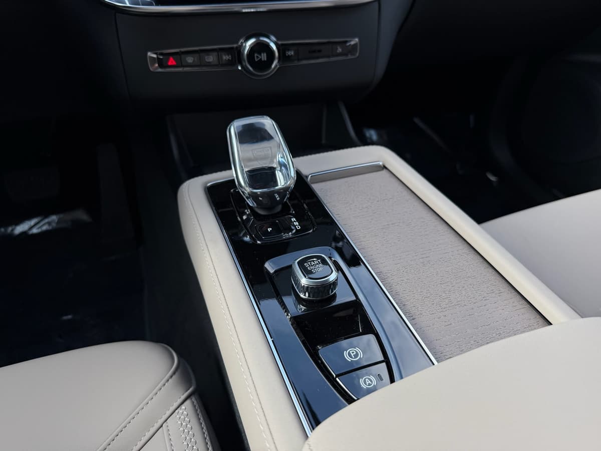 2026 Volvo XC90 - Image 14