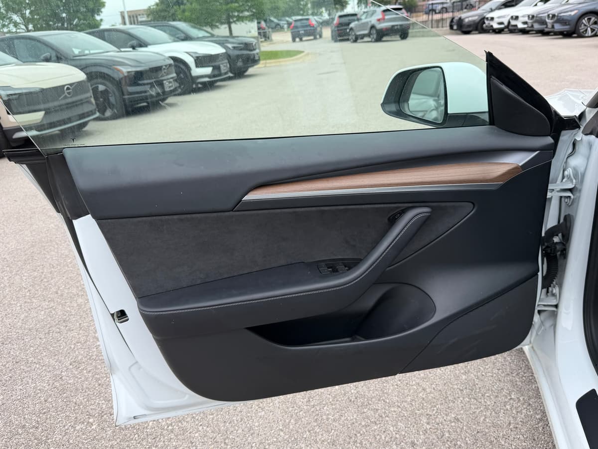 2023 Tesla Model 3 - Image 19