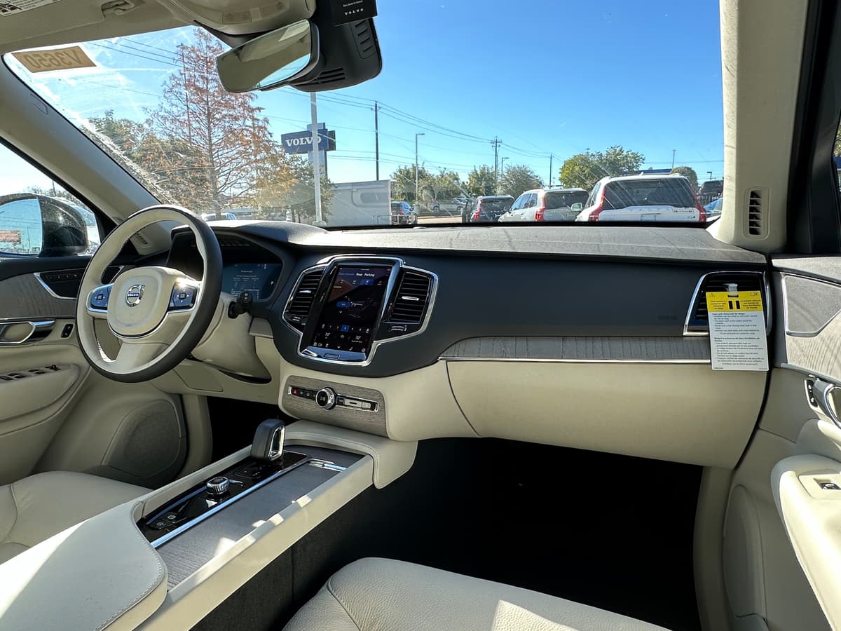 2025 Volvo XC90 - Image 7