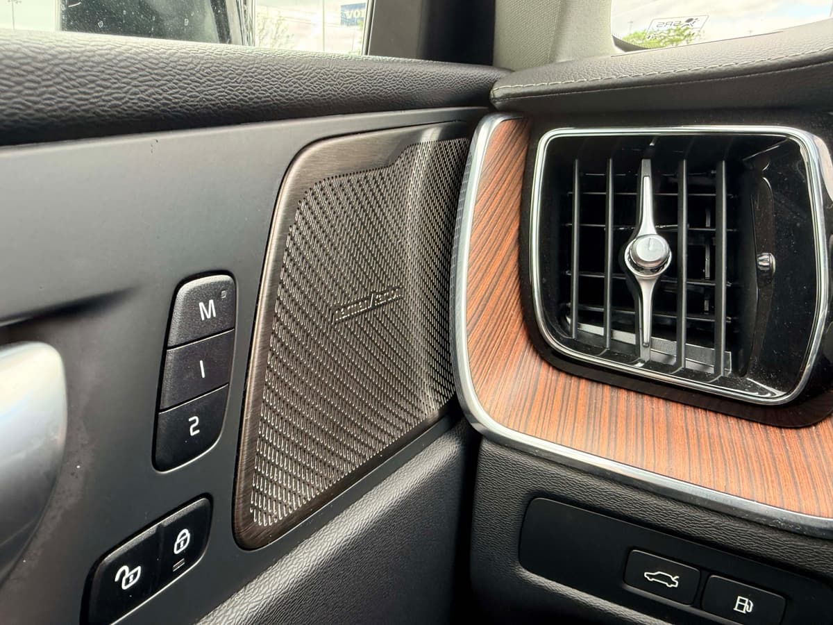 2024 Volvo XC60 plug-in hybrid - Image 16