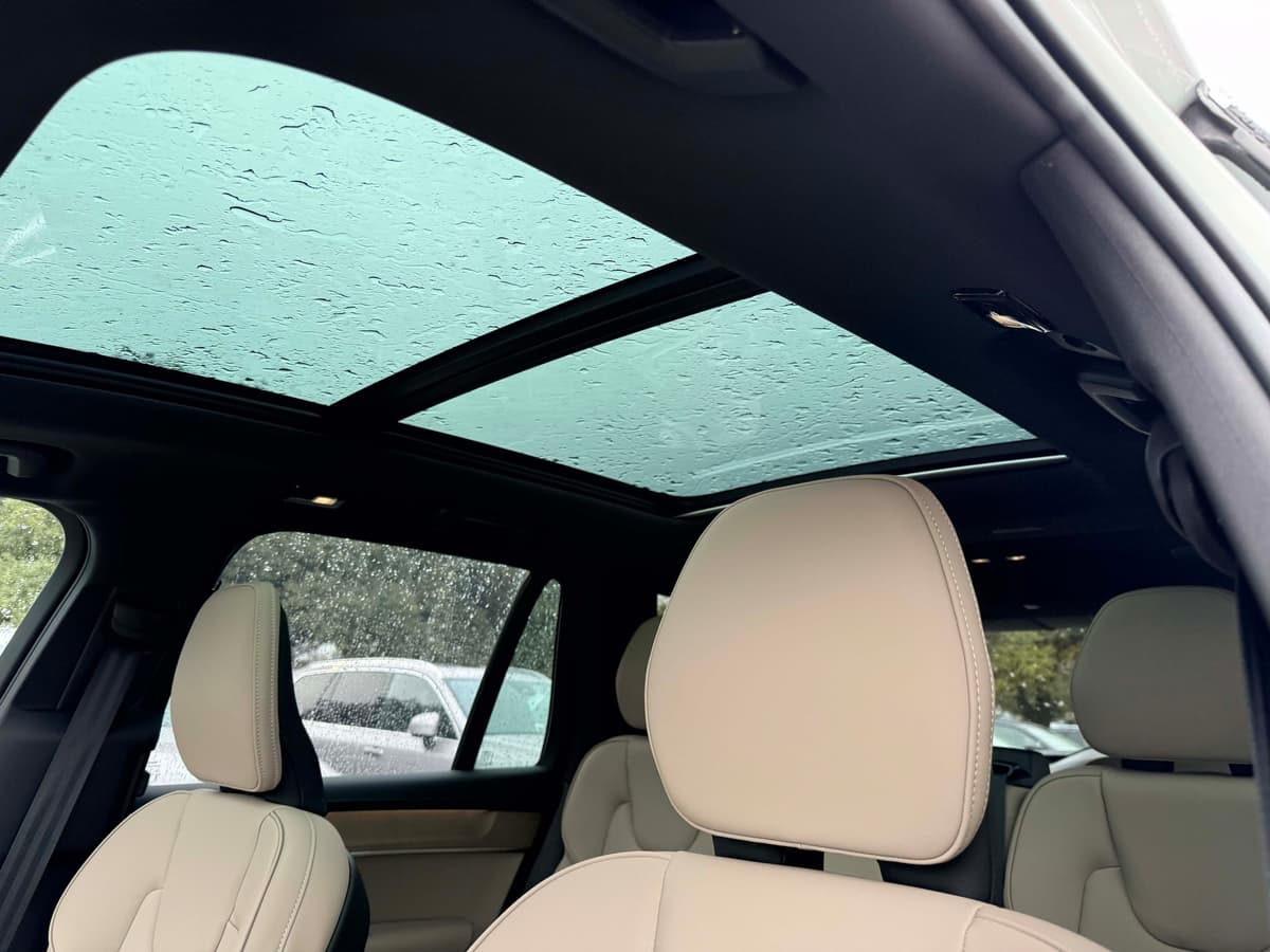 2026 Volvo XC90 - Image 13