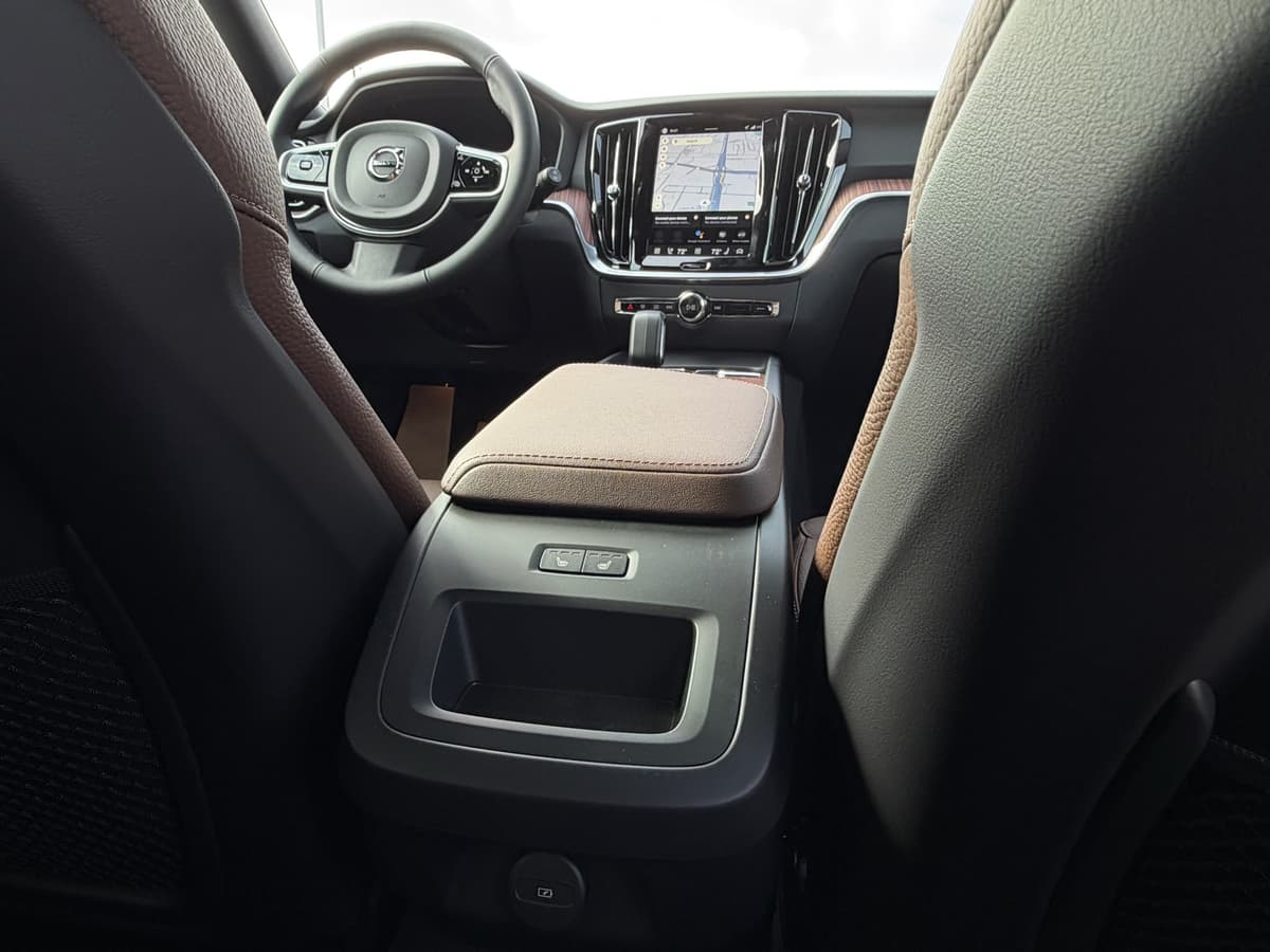 2026 Volvo V60 Cross Country - Image 11
