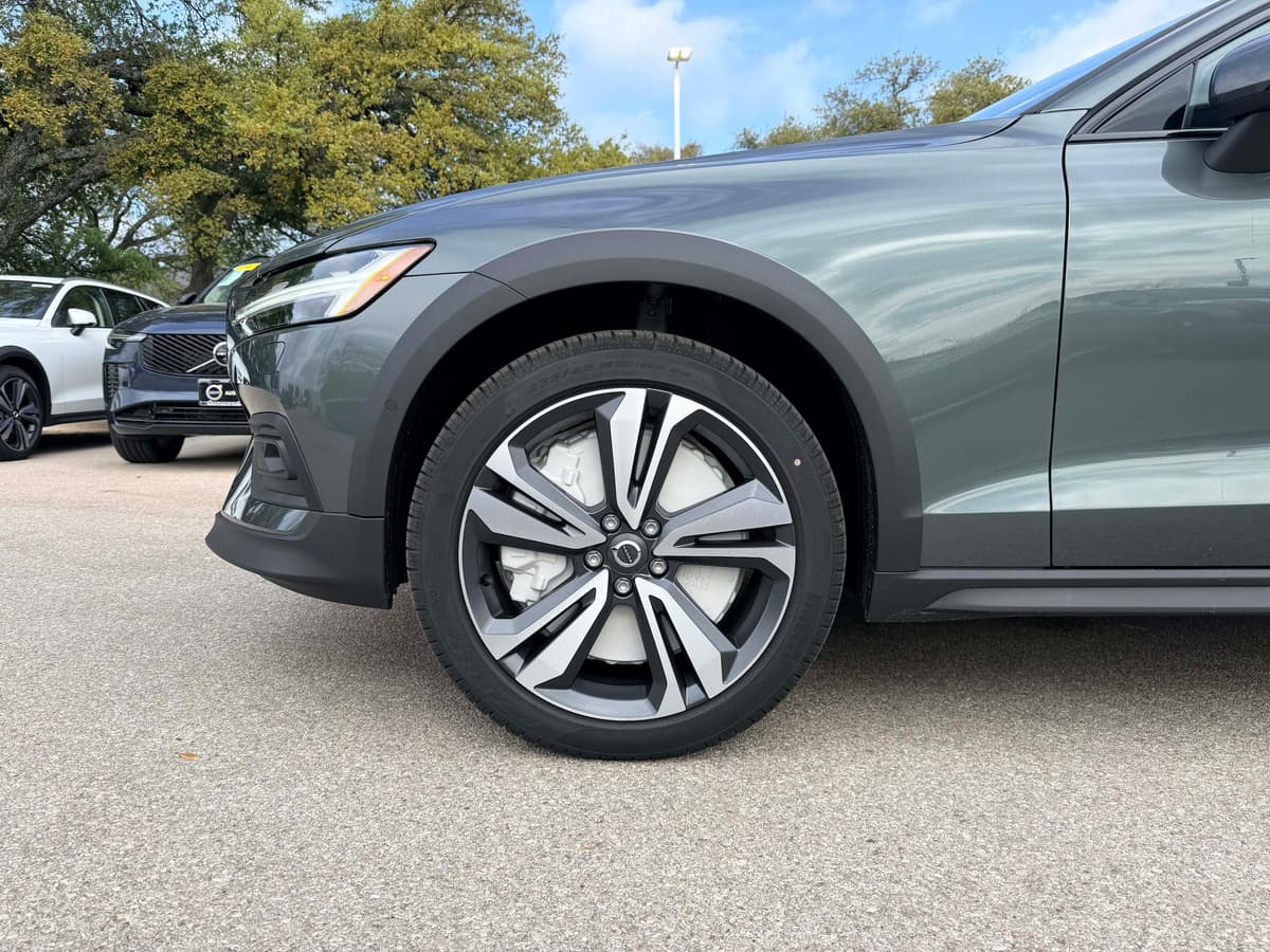 2026 Volvo V60 Cross Country - Image 9