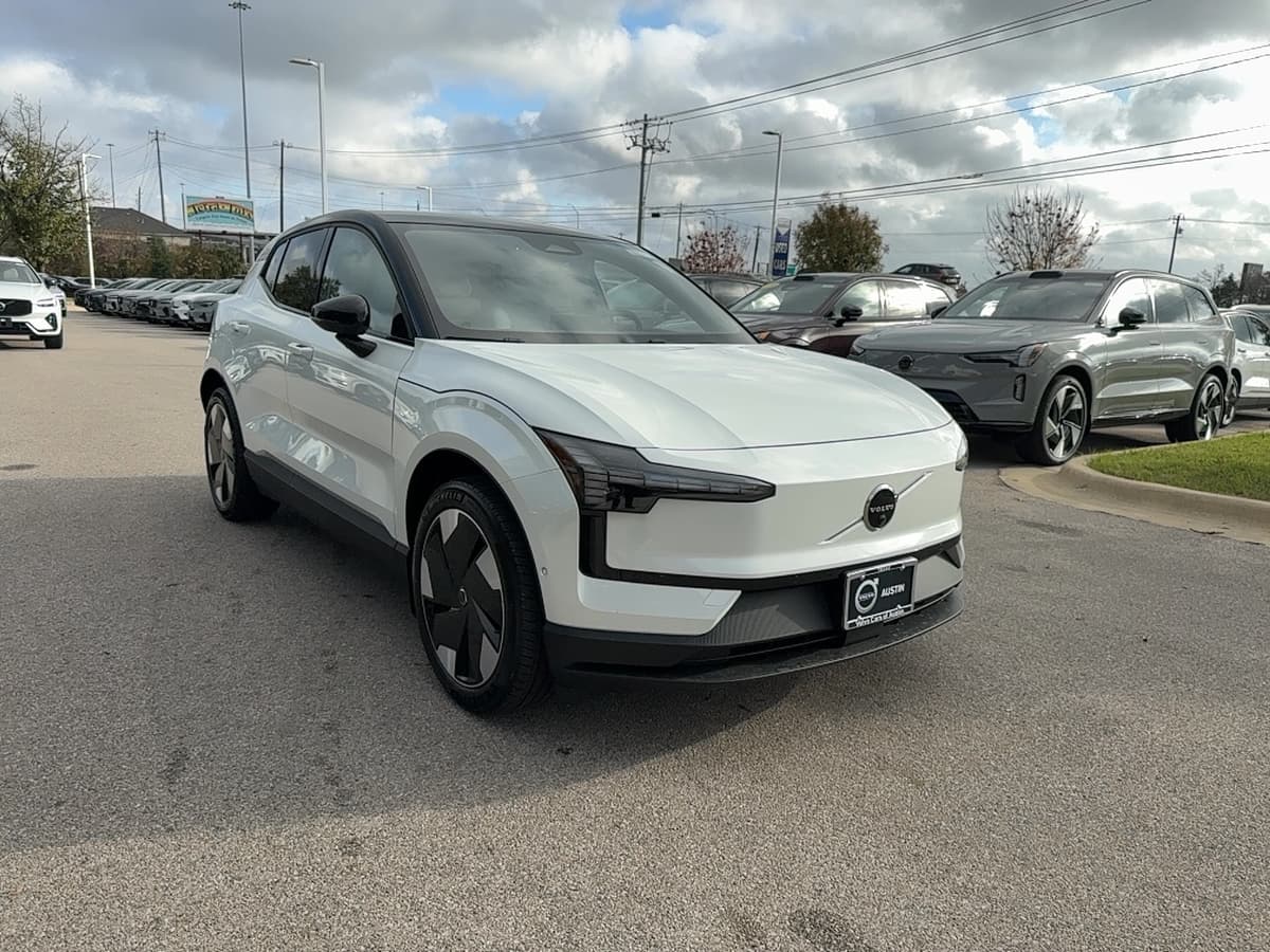 2026 Volvo EX30 - Image 7