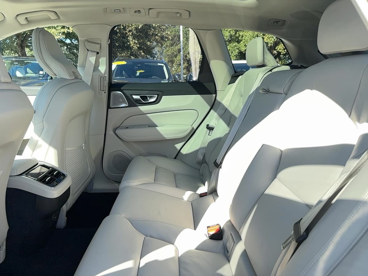2026 Volvo XC60 - Image 14