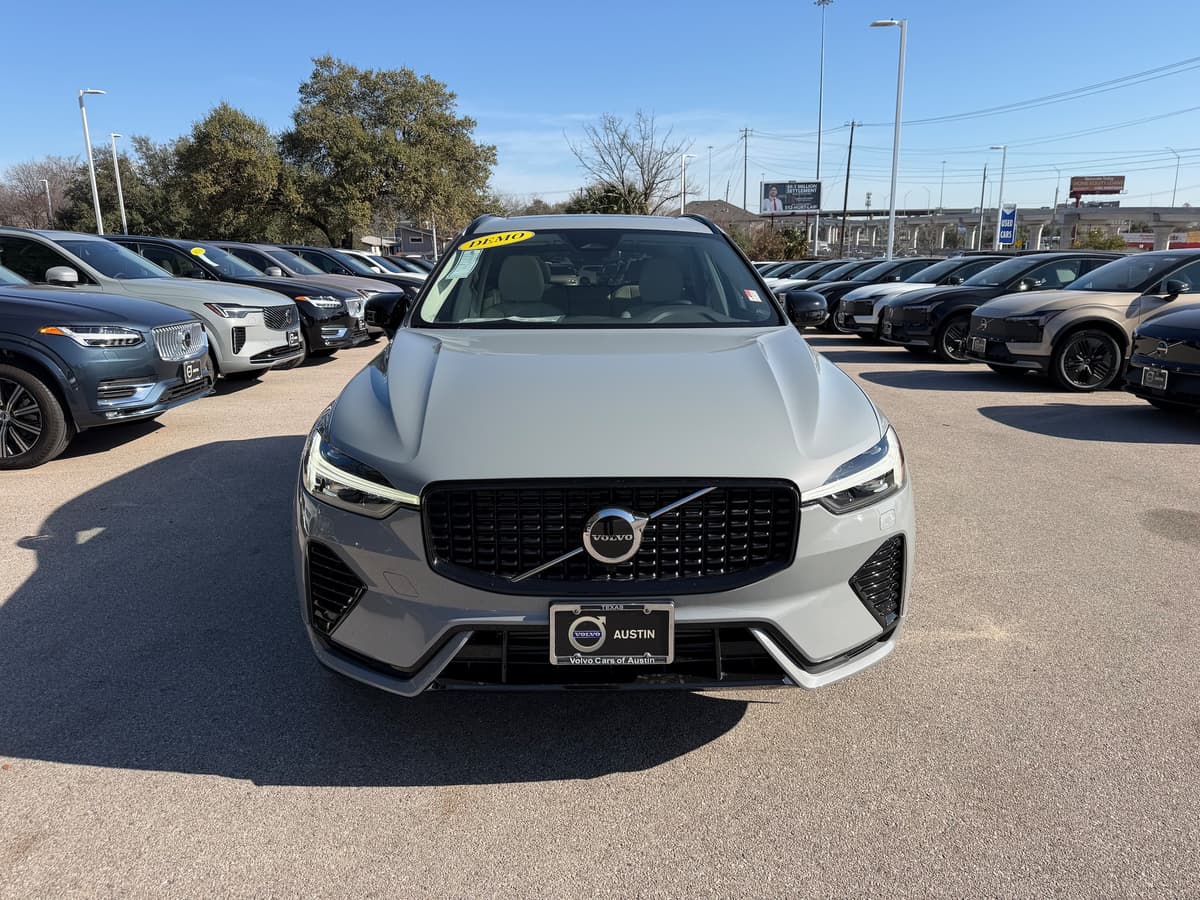 2025 Volvo XC60 plug-in hybrid - Image 6