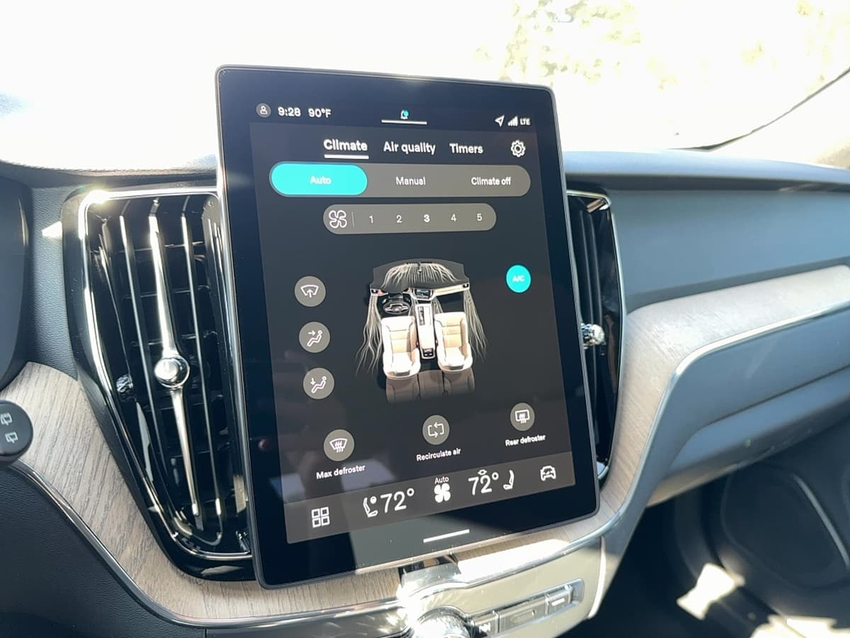 2026 Volvo XC60 - Image 18