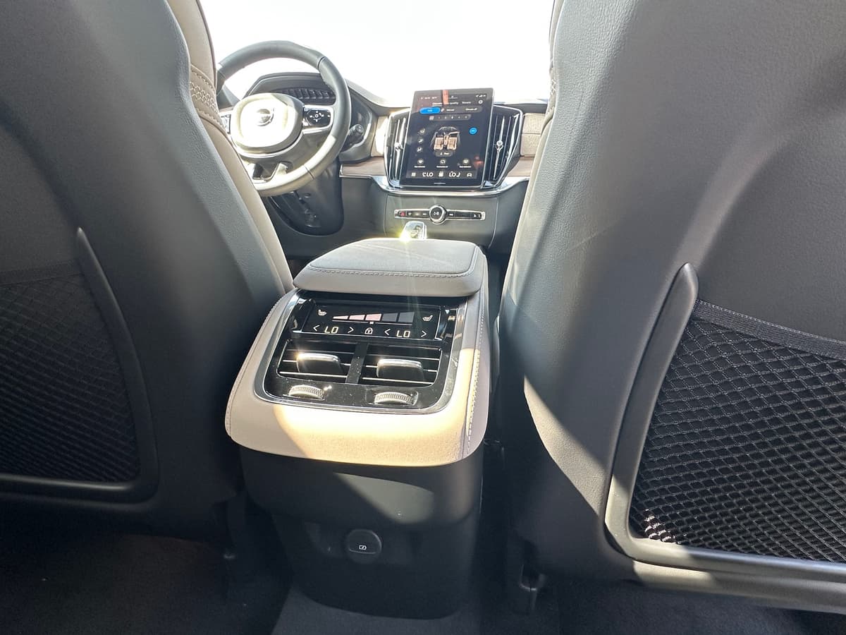 2026 Volvo XC90 - Image 12