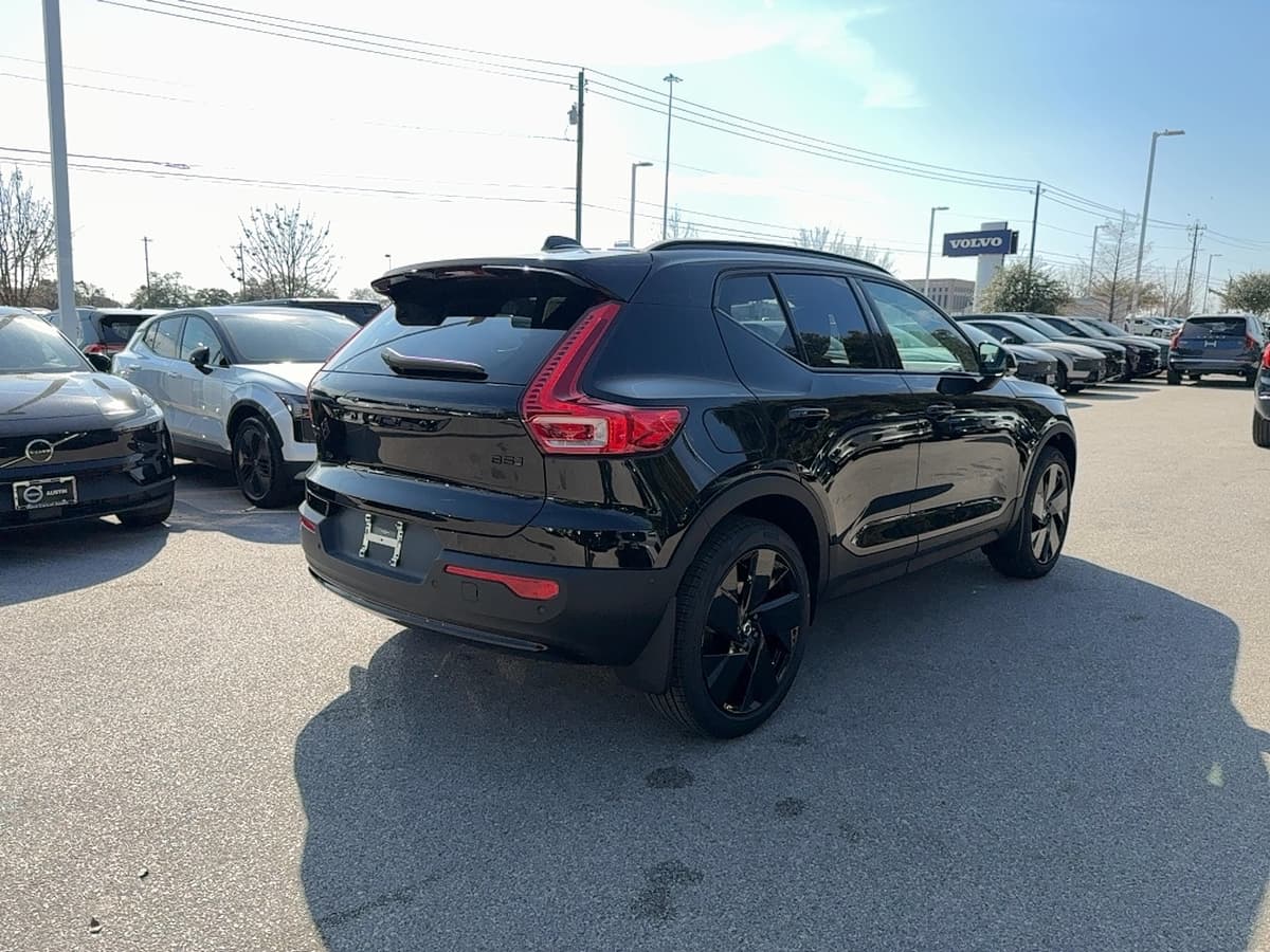 2026 Volvo XC40 - Image 6