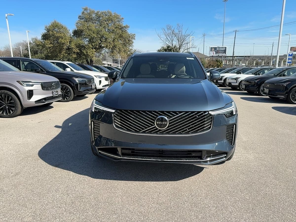 2026 Volvo XC90 plug-in hybrid - Image 7