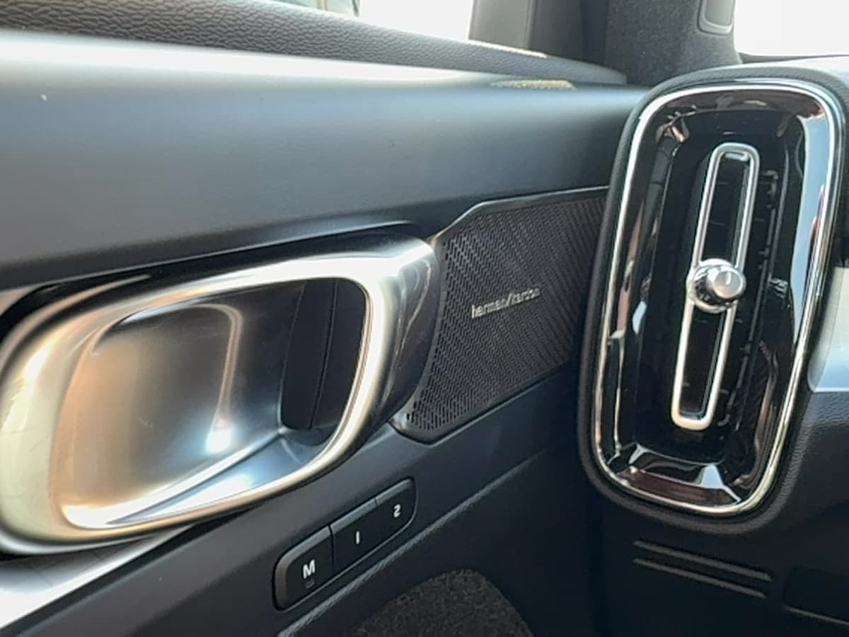 2026 Volvo XC40 - Image 17