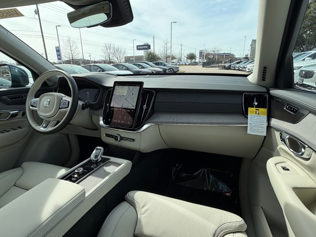 2026 Volvo XC90 plug-in hybrid - Image 10