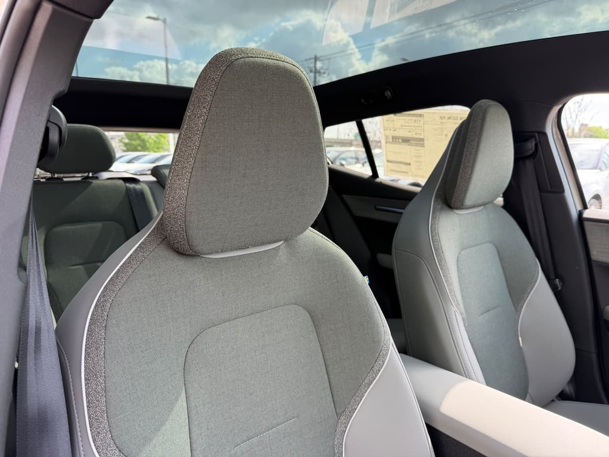 2026 Volvo EX30 - Image 9