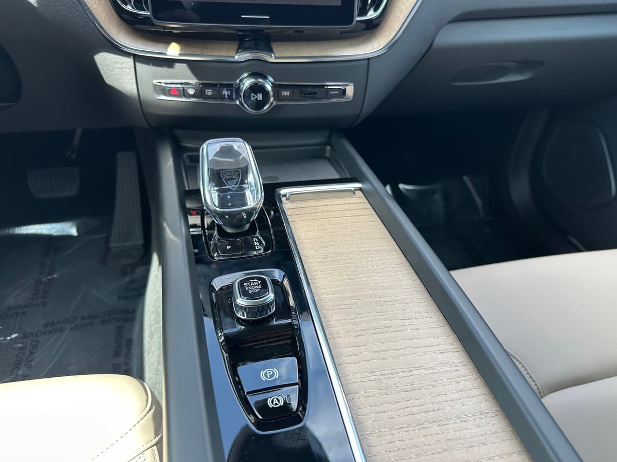 2026 Volvo XC60 - Image 13