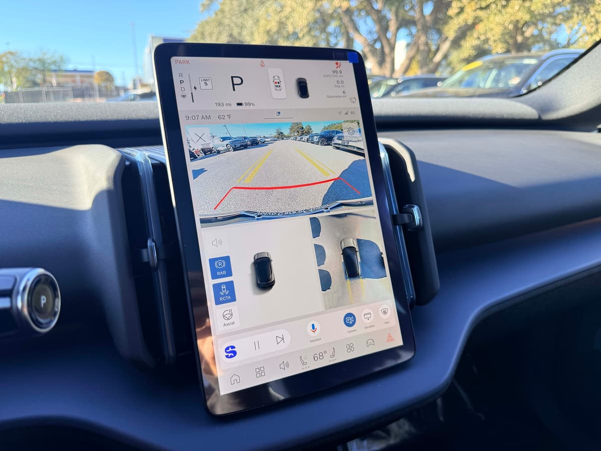 2026 Volvo EX30 Cross Country - Image 21