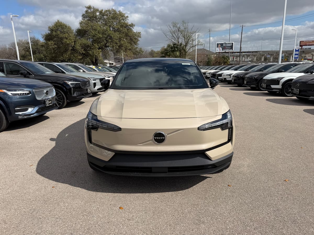 2026 Volvo EX30 - Image 6