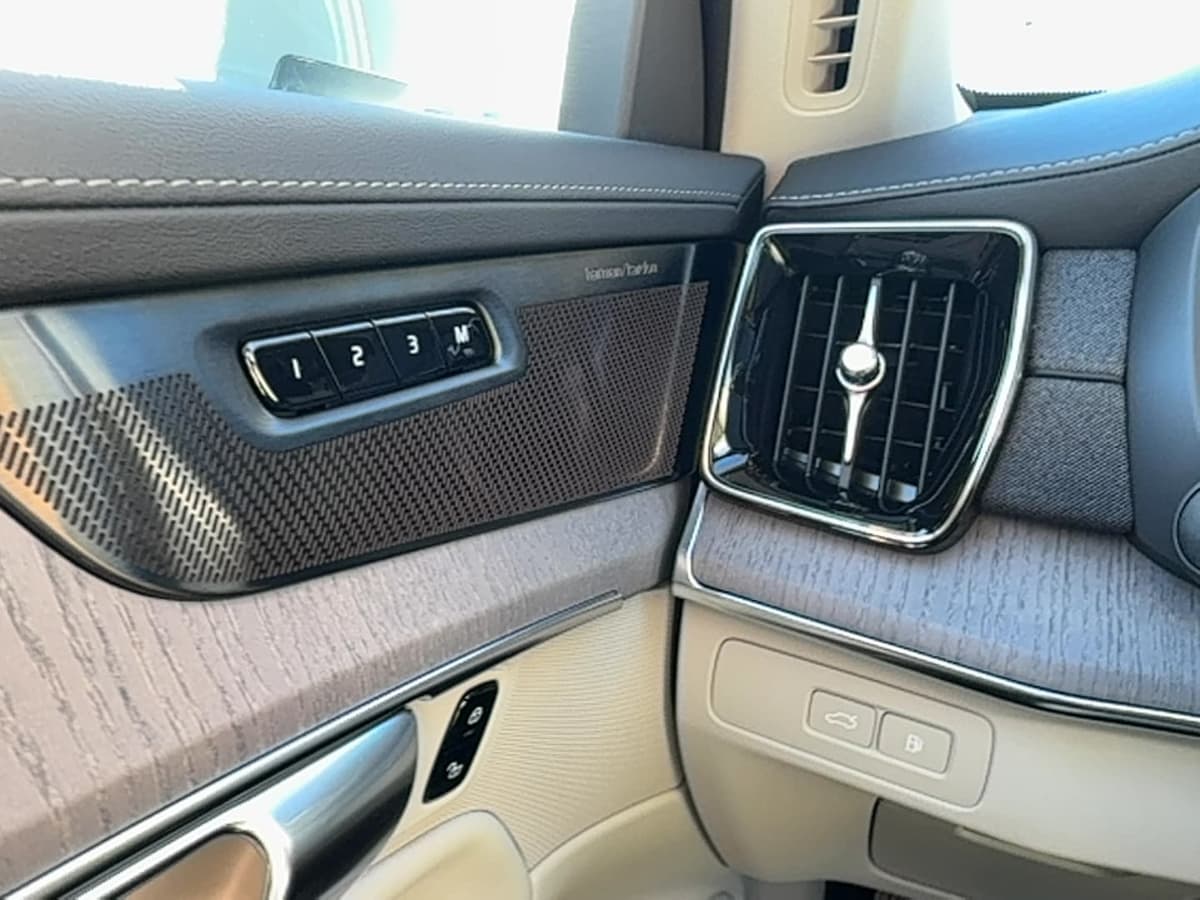 2026 Volvo XC90 plug-in hybrid - Image 19