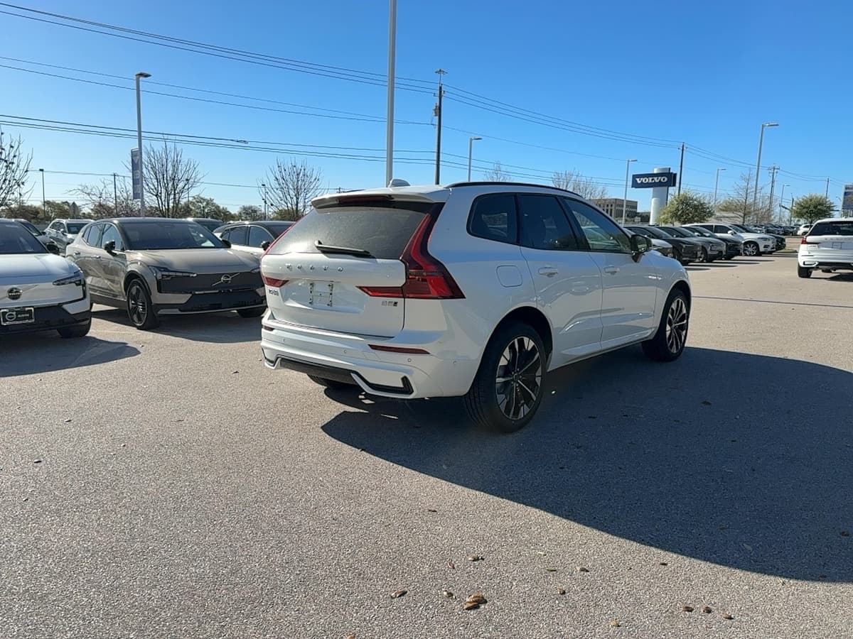 2026 Volvo XC60 - Image 6