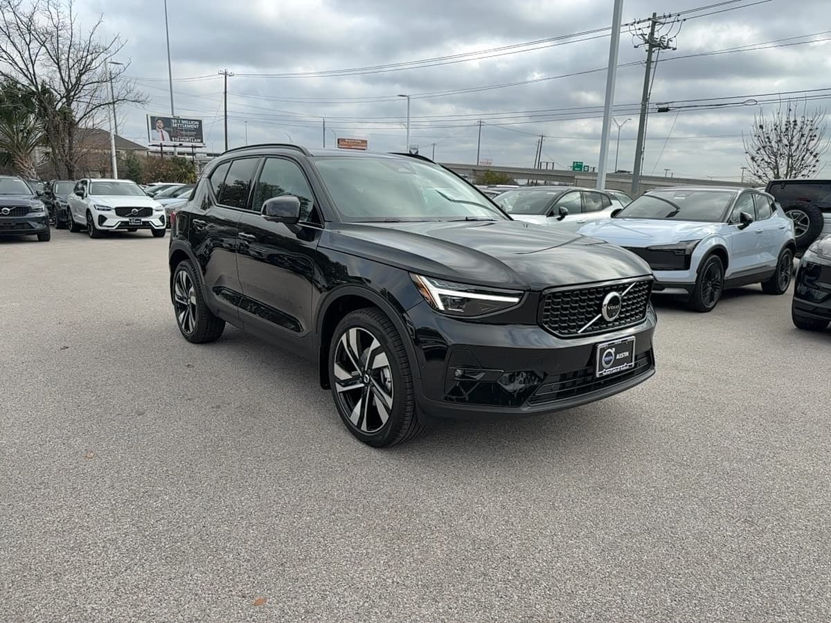 2026 Volvo XC40 - Image 7