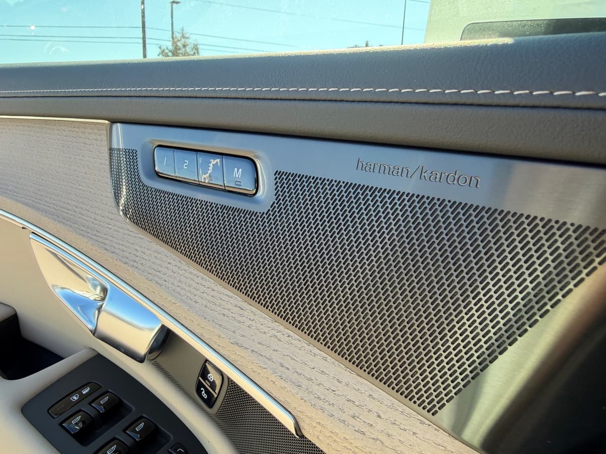 2026 Volvo XC90 plug-in hybrid - Image 18