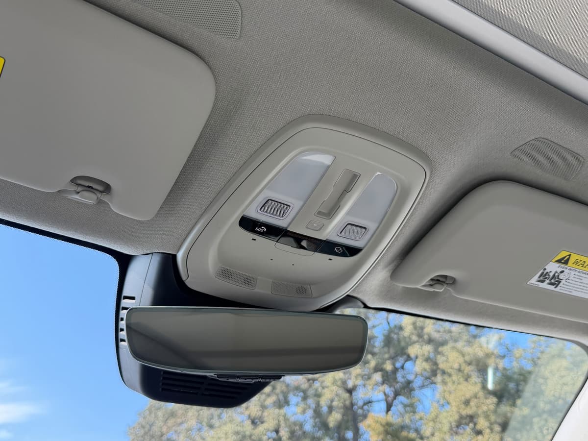 2026 Volvo XC40 - Image 15