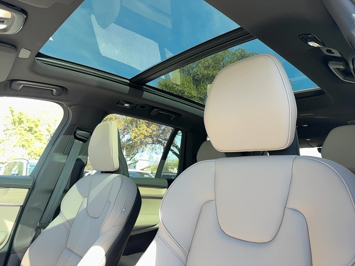 2026 Volvo XC90 plug-in hybrid - Image 13