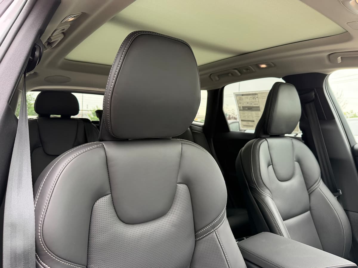 2026 Volvo XC60 - Image 9