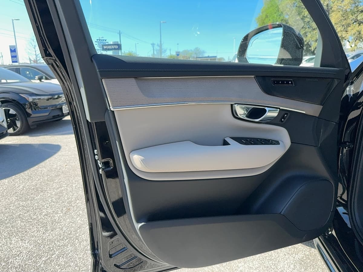2026 Volvo XC90 - Image 10
