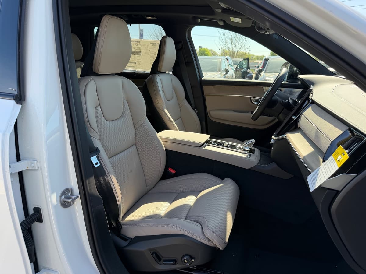 2026 Volvo XC90 - Image 8