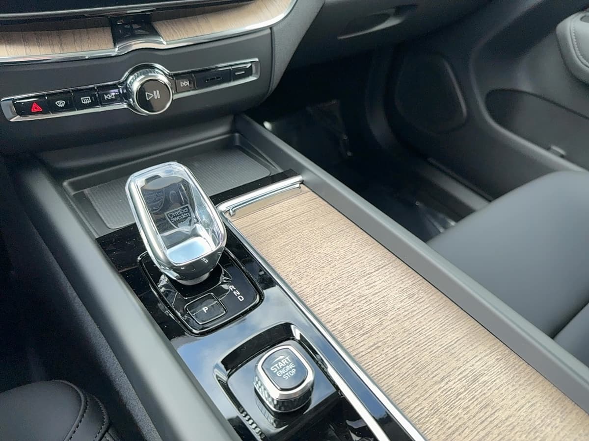 2026 Volvo XC60 - Image 24