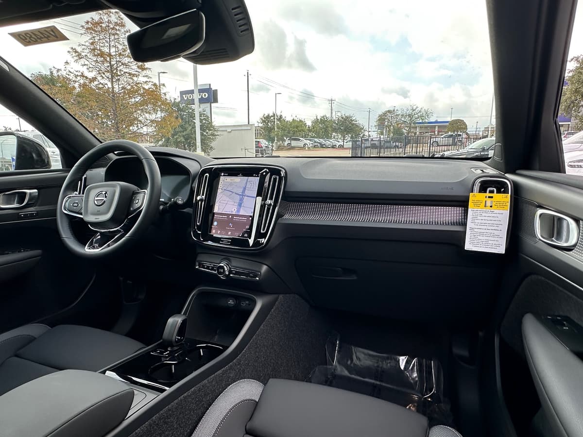 2026 Volvo EX40 - Image 10