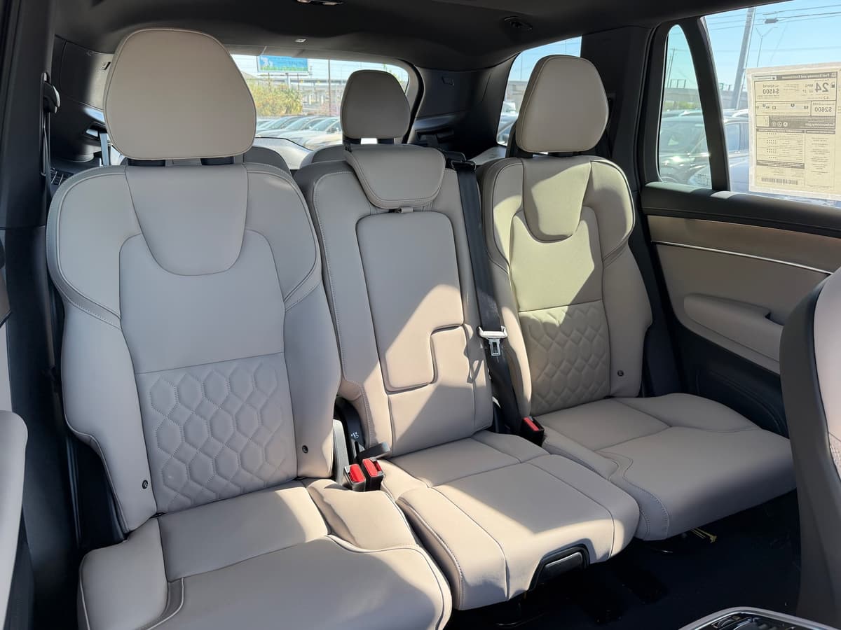 2026 Volvo XC90 - Image 10