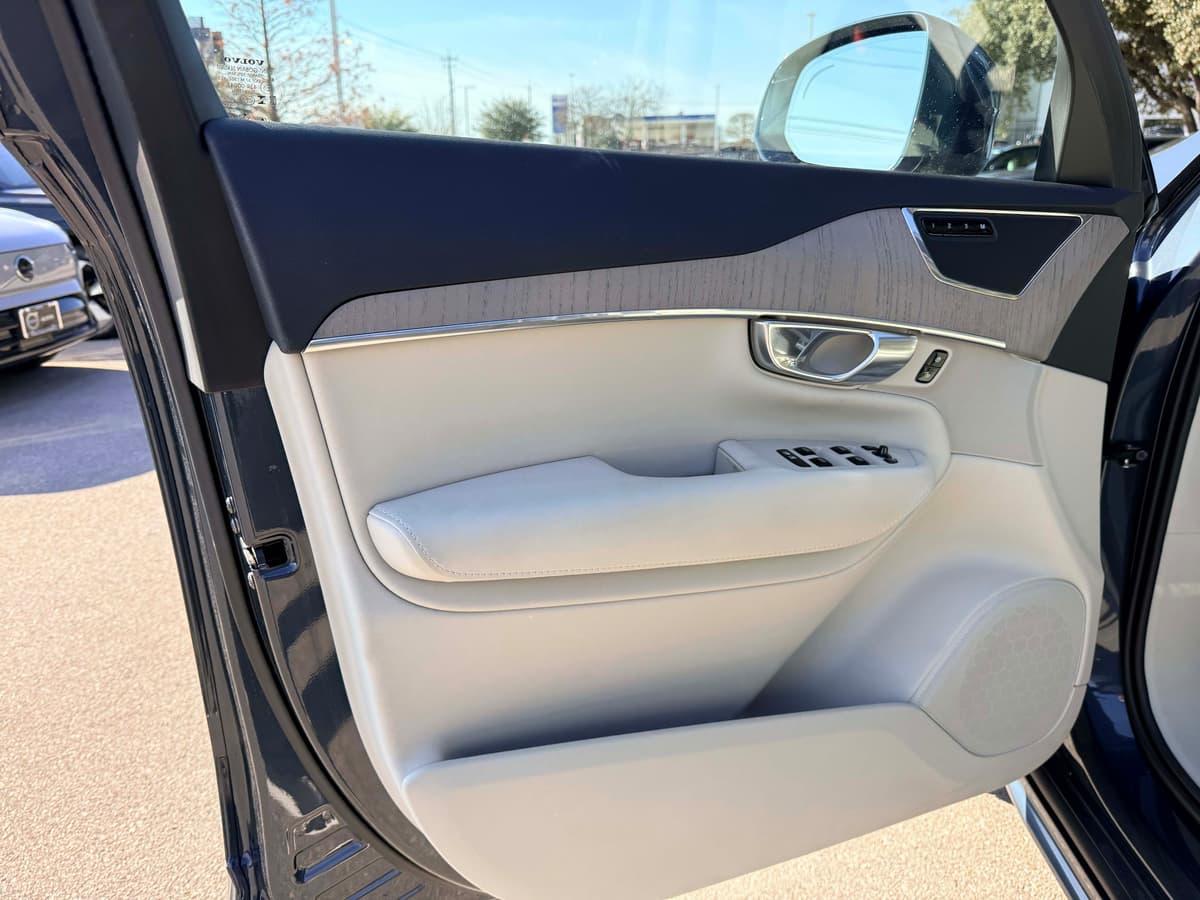 2025 Volvo XC90 - Image 10