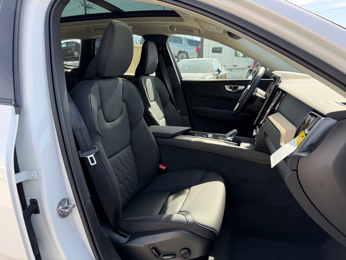 2026 Volvo XC60 - Image 7