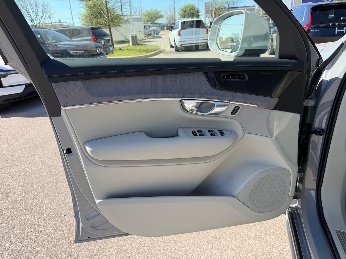 2026 Volvo XC90 - Image 18