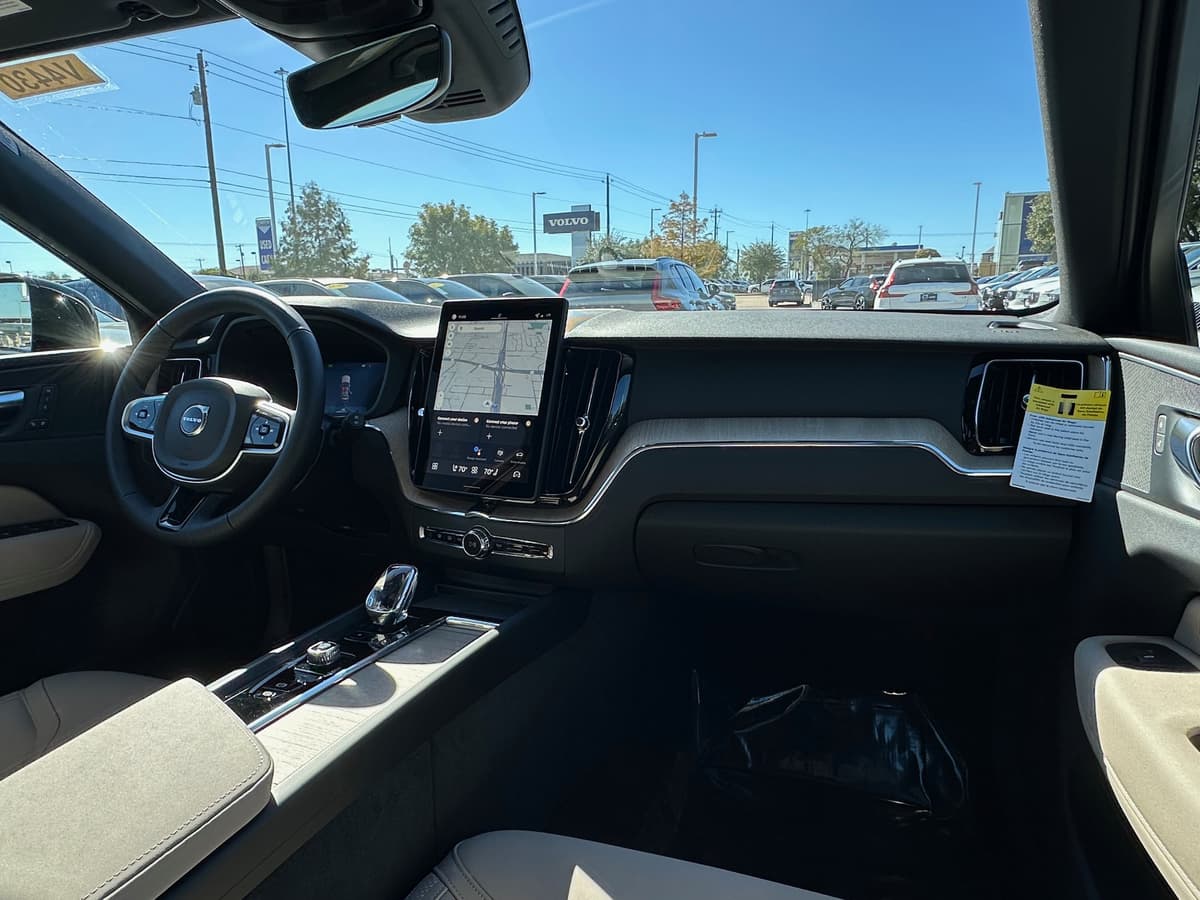 2026 Volvo XC60 - Image 10