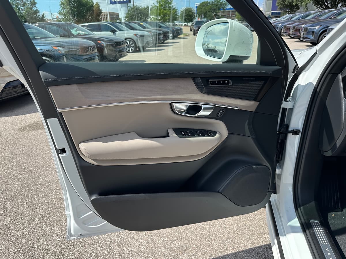 2026 Volvo XC90 - Image 18