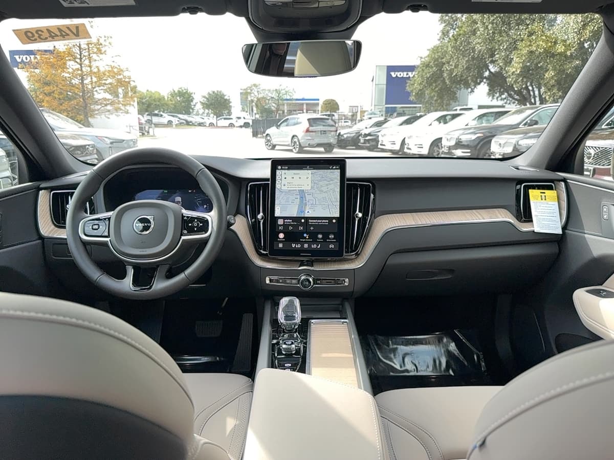2026 Volvo XC60 - Image 17