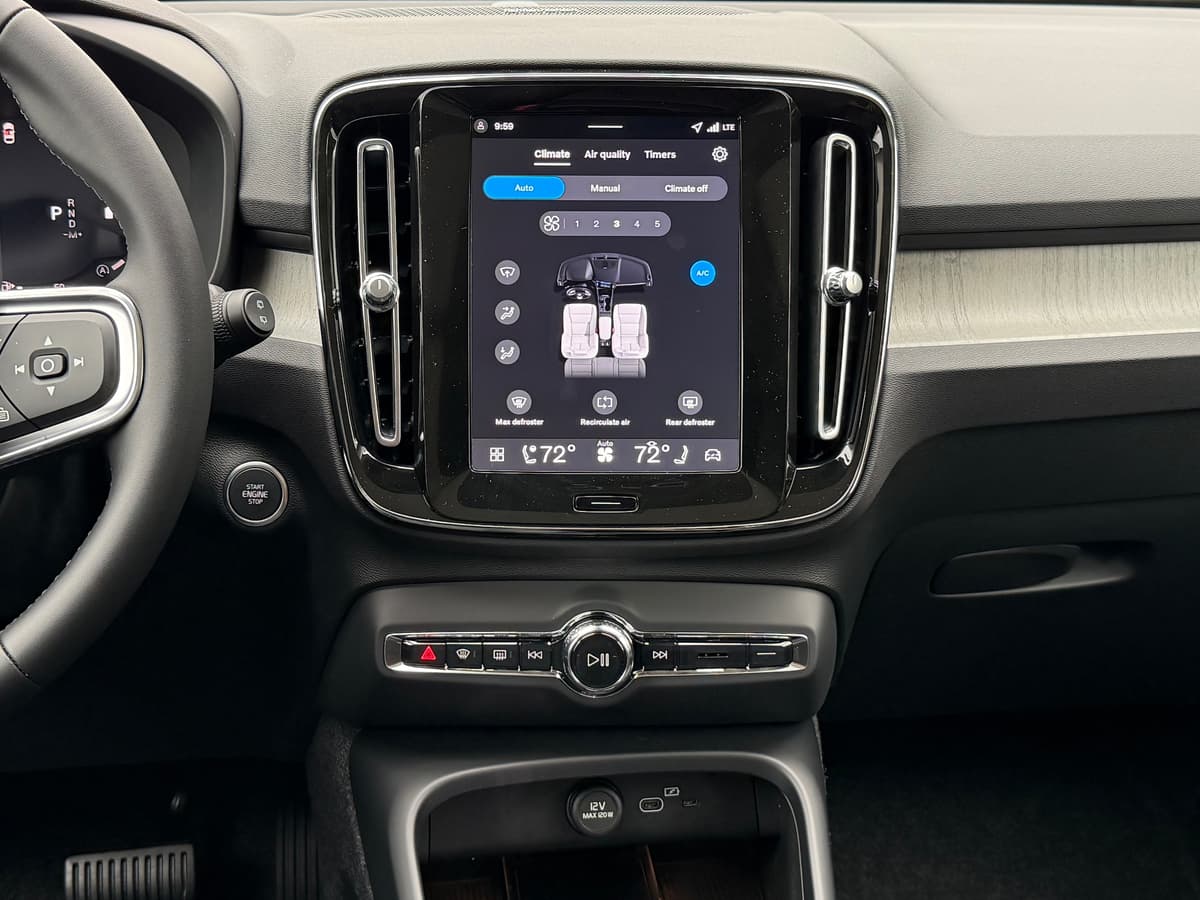 2026 Volvo XC40 - Image 11