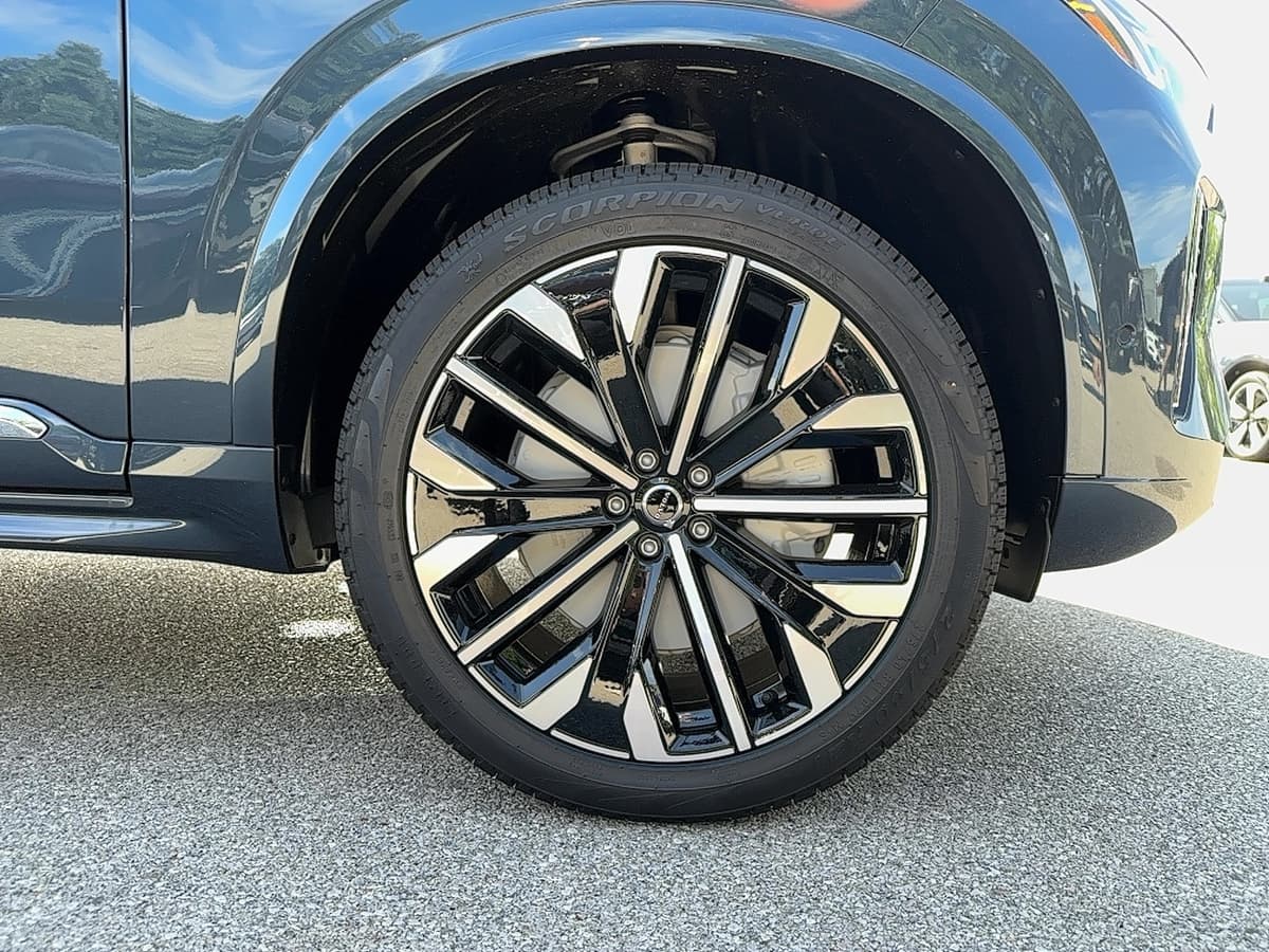 2026 Volvo XC90 - Image 9