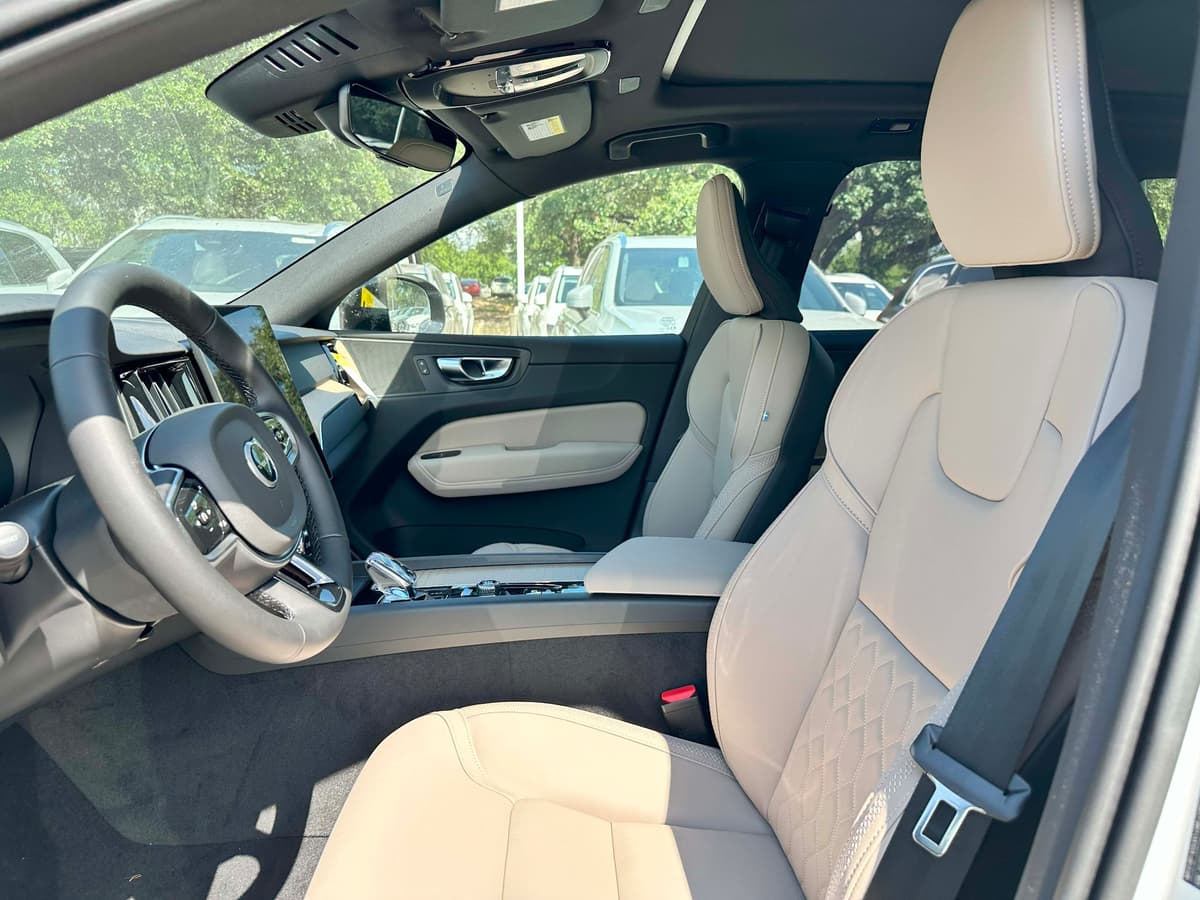 2026 Volvo XC60 - Image 11
