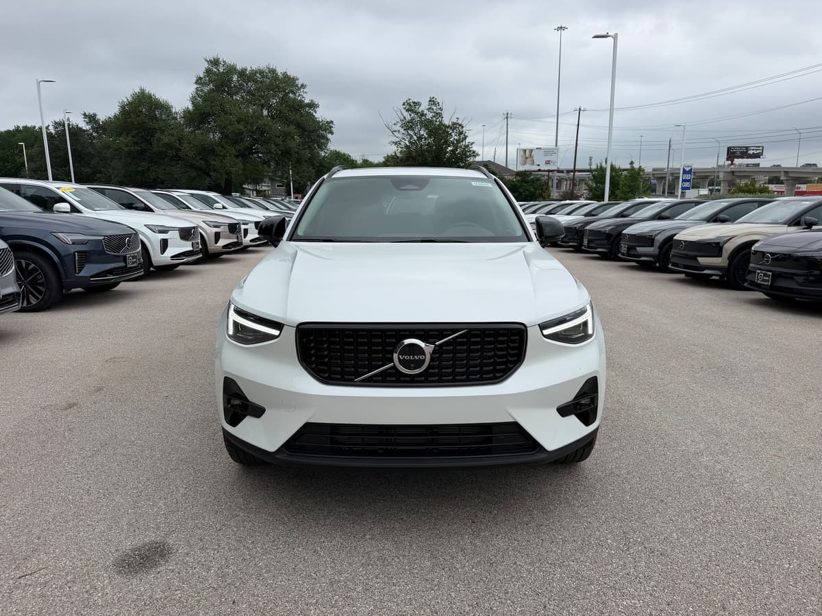 2026 Volvo XC40 - Image 5