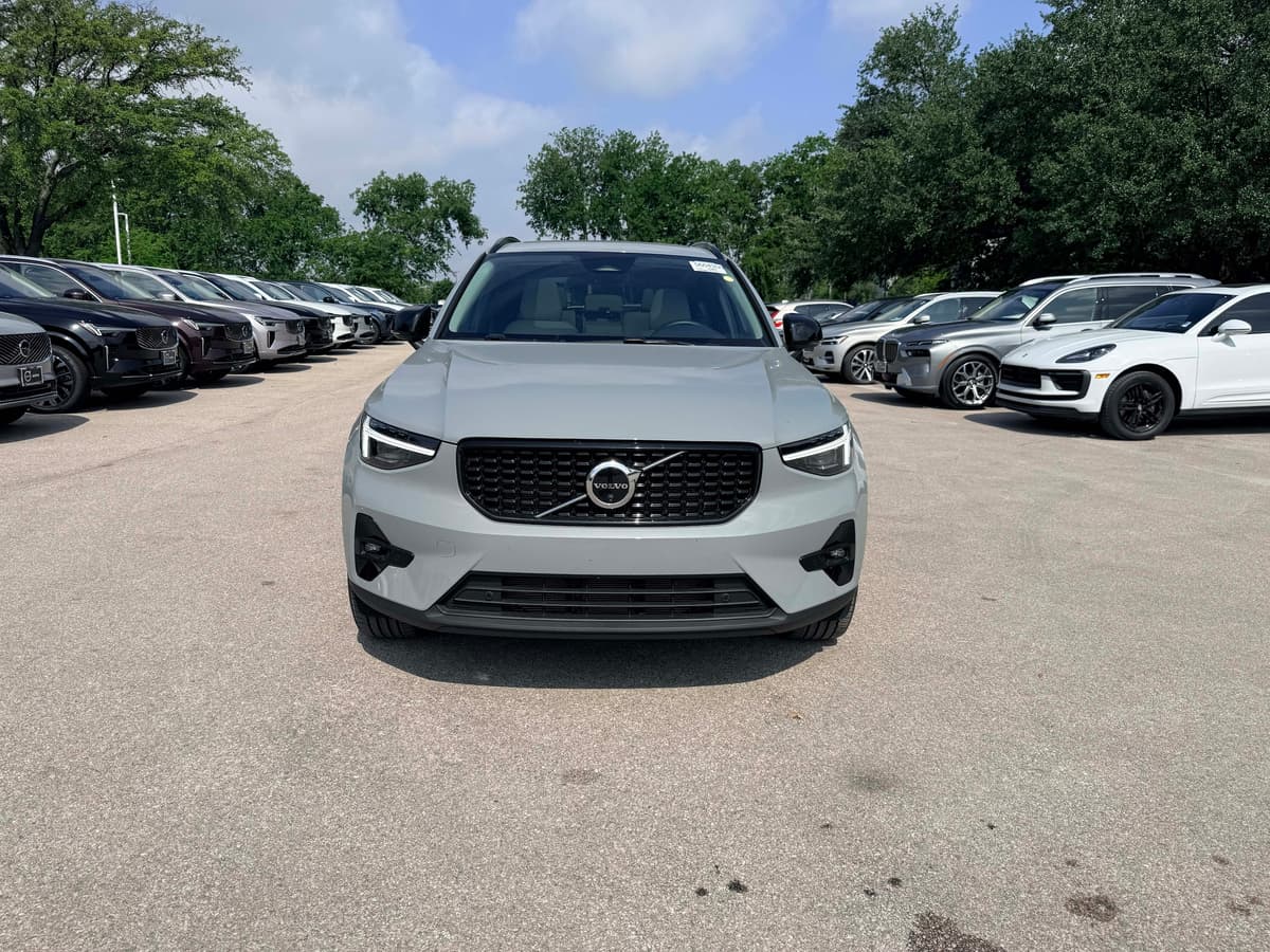 2026 Volvo XC40 - Image 7